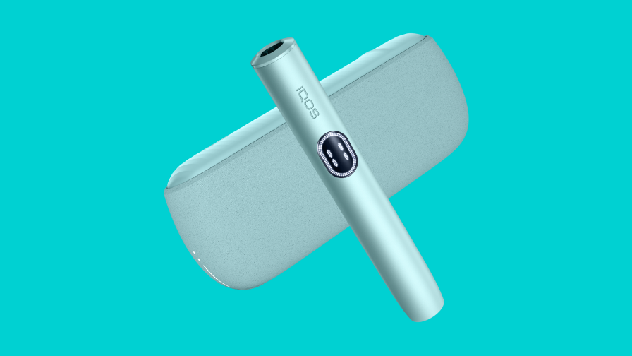 A Breeze Blue IQOS ILUMA i in turquoise background.